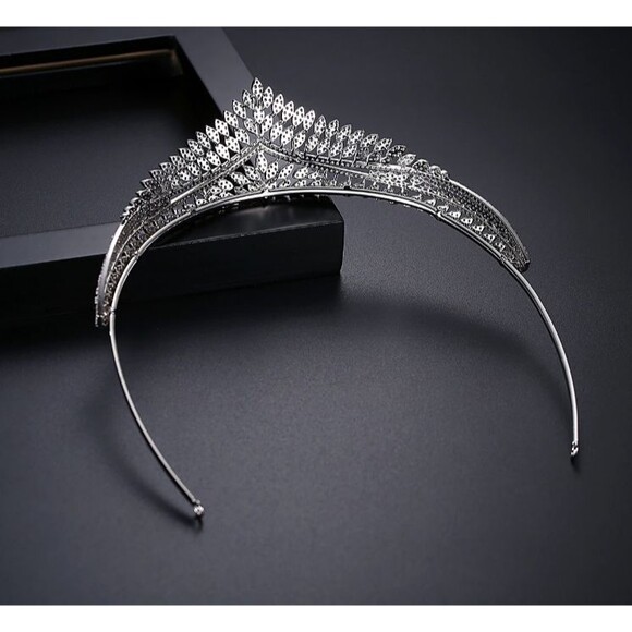 "Radiant Dawn: A Unique 7-Piece One-of-a-Kind Tiara Bridal Ensemble" - Picture 4 of 16